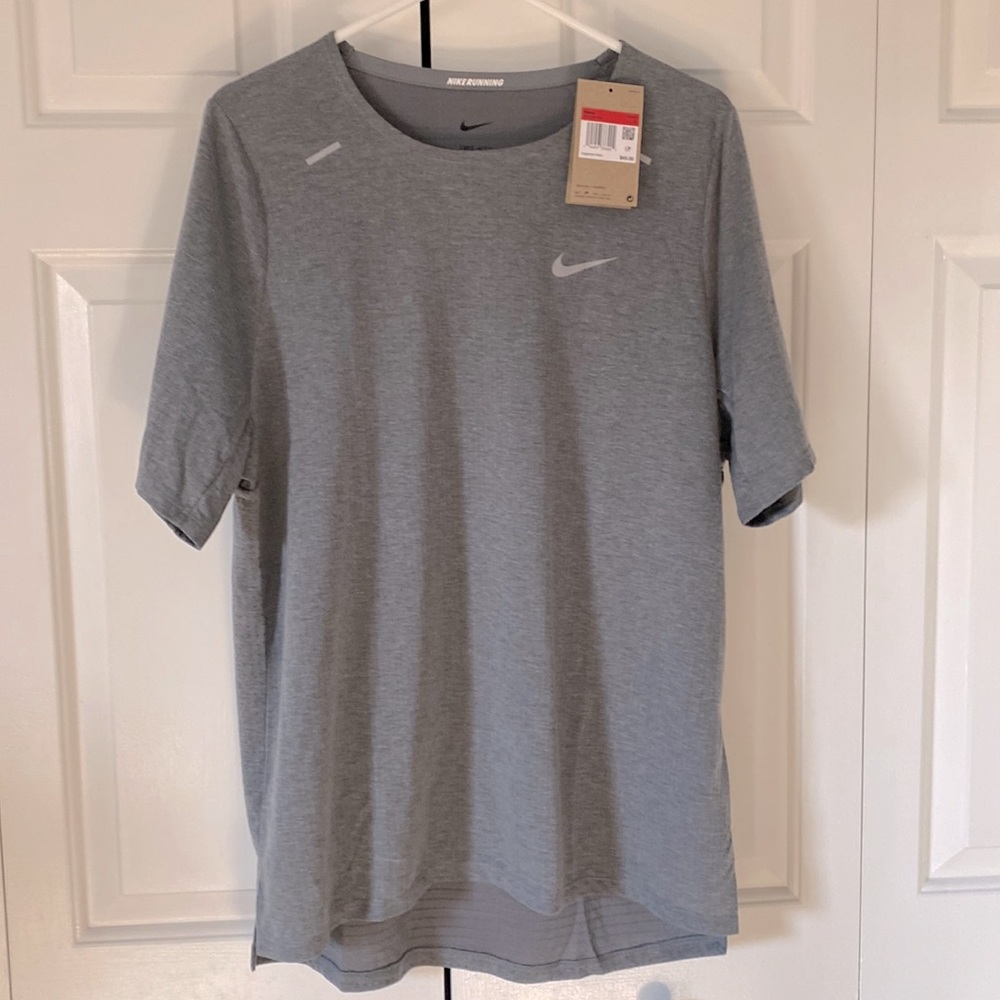 Men’s Nike running dry, fit shirt, size large